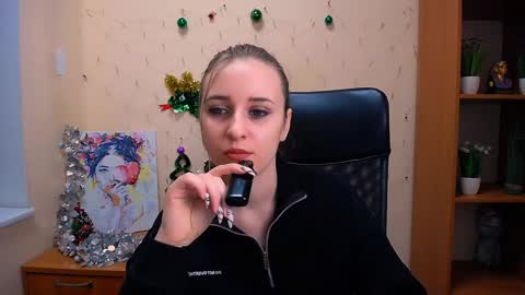 Nica online show from 12/14/24, 12:44
