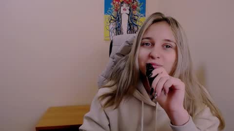 Nica online show from 10/19/25, 08:48