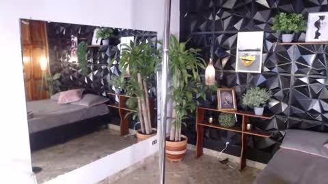 Snapshot of _nicolethomson chatting on 10/04/25, 11:19 _nicolethomson online show from 10/04/25, 11:19