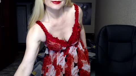 Snapshot of _night_fantasy_ chatting on 02/04/25, 05:12 Donella    online show from 02/04/25, 05:12