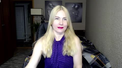 Snapshot of _night_fantasy_ chatting on 02/14/25, 05:36 Donella    online show from 02/14/25, 05:36