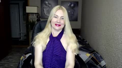 Snapshot of _night_fantasy_ chatting on 02/14/25, 08:37 Donella    online show from 02/14/25, 08:37