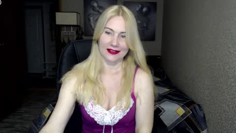 Snapshot of _night_fantasy_ chatting on 02/17/25, 08:15 Donella    online show from 02/17/25, 08:15