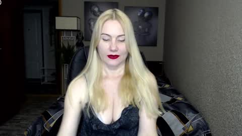 Snapshot of _night_fantasy_ chatting on 02/18/25, 08:14 Donella    online show from 02/18/25, 08:14