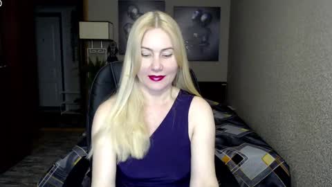 Snapshot of _night_fantasy_ chatting on 02/19/25, 02:34 Donella    online show from 02/19/25, 02:34