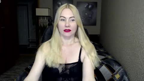 Snapshot of _night_fantasy_ chatting on 02/24/25, 02:48 Donella    online show from 02/24/25, 02:48