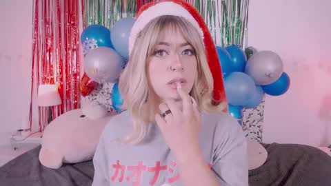 niiky online show from 12/19/24, 12:01