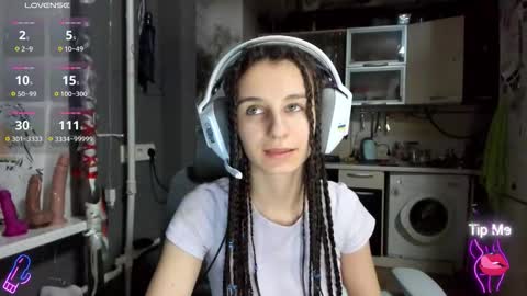 Snapshot of _nika_kik chatting on 12/14/25, 07:40 Nika online show from 12/14/25, 07:40