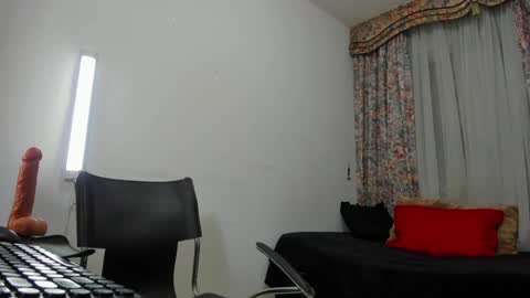 Niki online show from 02/06/25, 10:43