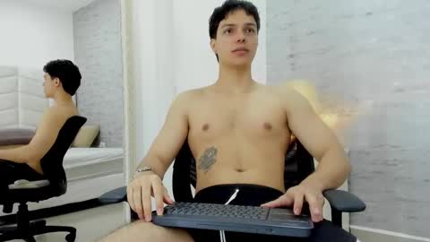 Snapshot of _noah_heyden chatting on 02/04/25, 10:02 Noah Heyden online show from 02/04/25, 10:02
