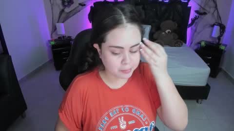 Olivia jones online show from 10/18/25, 12:06