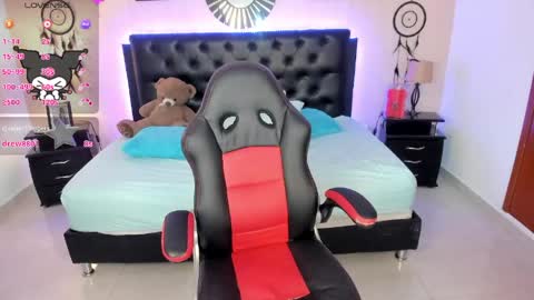 Olivia jones online show from 05/19/26, 12:00