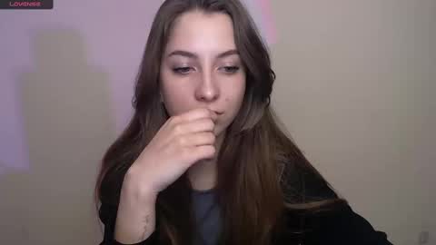 Snapshot of _oliviax_ chatting on 10/03/25, 11:29 Olivia online show from 10/03/25, 11:29