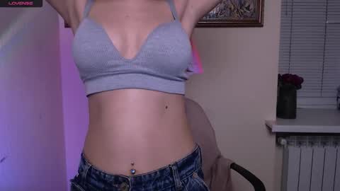 Snapshot of _oliviax_ chatting on 11/20/25, 08:58 Olivia online show from 11/20/25, 08:58