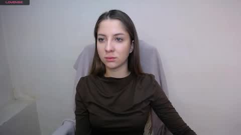 Snapshot of _oliviax_ chatting on 11/21/25, 10:14 Olivia online show from 11/21/25, 10:14