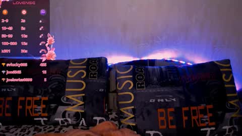 Snapshot of _pando4ka_ chatting on 10/20/25, 07:03  pando4ka  online show from 10/20/25, 07:03