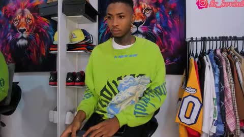 Snapshot of _pantera_09 chatting on 11/05/25, 10:26 Kevin online show from 11/05/25, 10:26