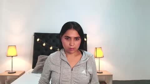 Paulina online show from 12/22/25, 04:37