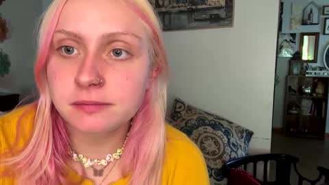 _peaceoutgirlscout_ online show from 09/28/25, 08:58