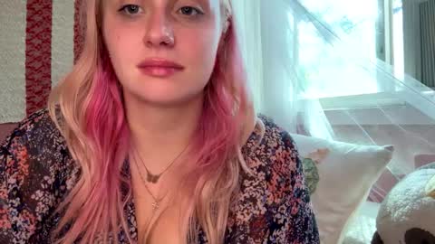 _peaceoutgirlscout_ online show from 09/29/25, 08:13