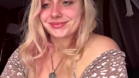 _peaceoutgirlscout_ online show from 10/06/25, 05:16