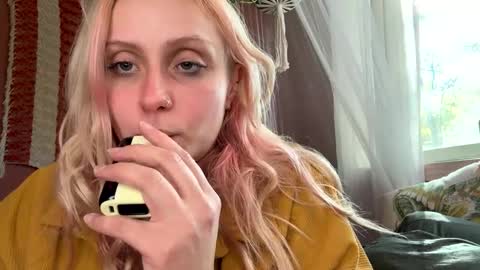 _peaceoutgirlscout_ online show from 10/08/25, 08:28