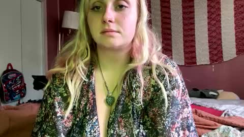 _peaceoutgirlscout_ online show from 10/09/25, 08:18