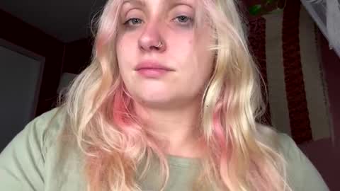 _peaceoutgirlscout_ online show from 10/17/25, 04:37