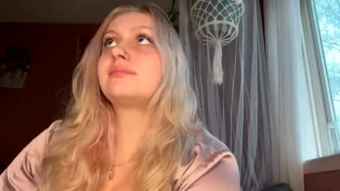 _peaceoutgirlscout_ online show from 10/28/25, 09:17