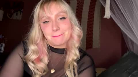 _peaceoutgirlscout_ online show from 11/01/25, 04:58