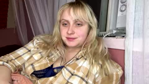 _peaceoutgirlscout_ online show from 11/18/25, 11:48