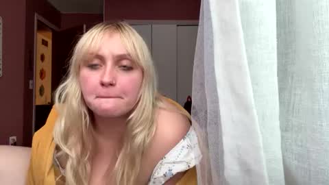 _peaceoutgirlscout_ online show from 11/29/25, 09:40