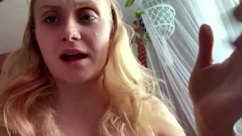 _peaceoutgirlscout_ online show from 11/30/25, 09:19