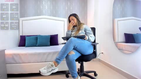 Snapshot of _peach1_ chatting on 03/18/26, 02:20 peach1 online show from 03/18/26, 02:20