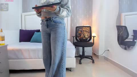 Snapshot of _peach1_ chatting on 05/15/26, 10:22 peach1 online show from 05/15/26, 10:22
