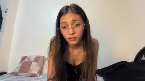 Snapshot of _petitechloe chatting on 06/14/26, 11:23 _petitechloe online show from 06/14/26, 11:23