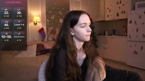 Snapshot of _petitteluna_ chatting on 12/17/25, 10:21 Luna online show from 12/17/25, 10:21