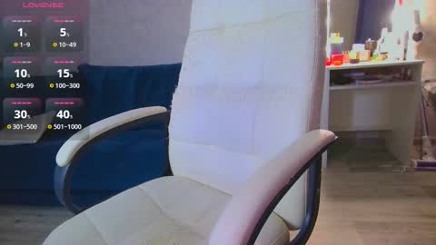 Ilona online show from 10/17/25, 03:36