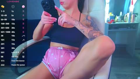 Ilona online show from 10/30/25, 09:11