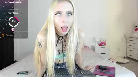 Snapshot of _pinkypay chatting on 09/15/25, 09:04 Pinky online show from 09/15/25, 09:04