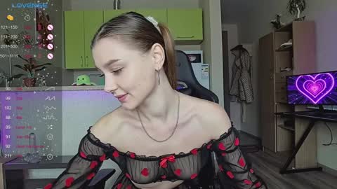 Snapshot of _pinkypie__ chatting on 12/05/24, 10:33 Lili online show from 12/05/24, 10:33