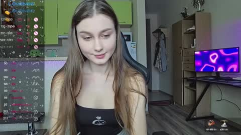 Snapshot of _pinkypie__ chatting on 12/12/24, 10:34 Lili online show from 12/12/24, 10:34