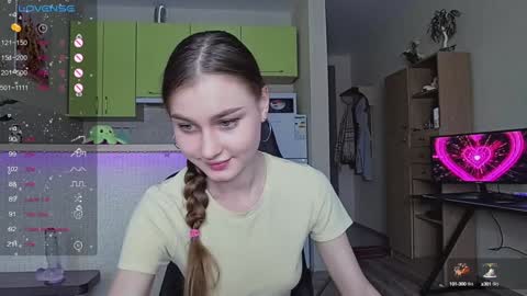 Snapshot of _pinkypie__ chatting on 12/15/24, 10:39 Lili online show from 12/15/24, 10:39