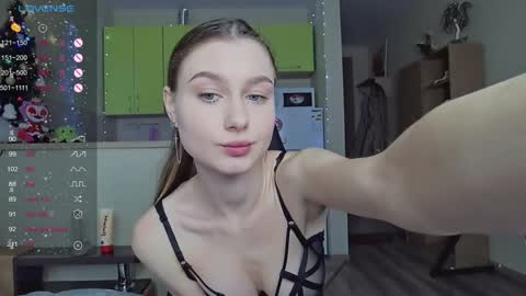 Snapshot of _pinkypie__ chatting on 01/07/25, 10:43 Lili online show from 01/07/25, 10:43