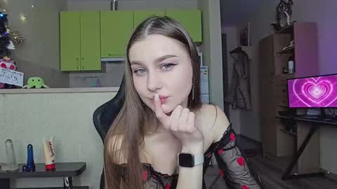 Snapshot of _pinkypie__ chatting on 01/10/25, 08:29 Lili online show from 01/10/25, 08:29