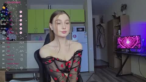 Snapshot of _pinkypie__ chatting on 01/17/25, 11:17 Lili online show from 01/17/25, 11:17