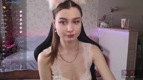 Snapshot of _pinkypie__ chatting on 02/14/25, 10:38 Lili online show from 02/14/25, 10:38