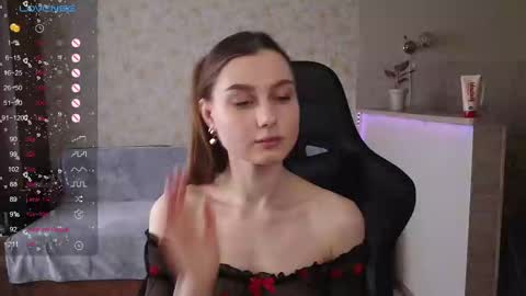 Snapshot of _pinkypie__ chatting on 03/04/25, 10:57 Lili online show from 03/04/25, 10:57