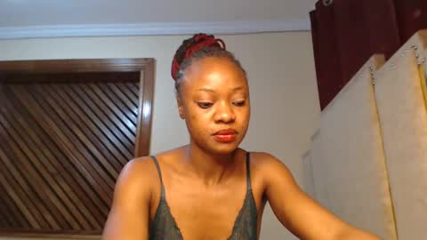 pixie online show from 02/11/25, 05:07