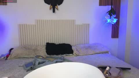 Laura online show from 04/26/26, 12:30